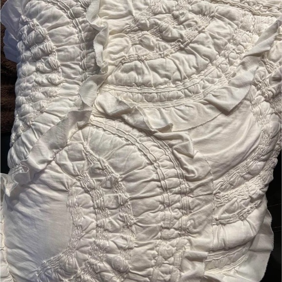 Anthropologie rivets king size quilt with 3 Euro shams - Picture 5 of 5